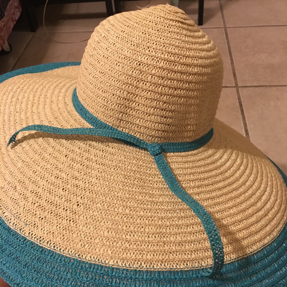 Floppy hat - Picture 2 of 3